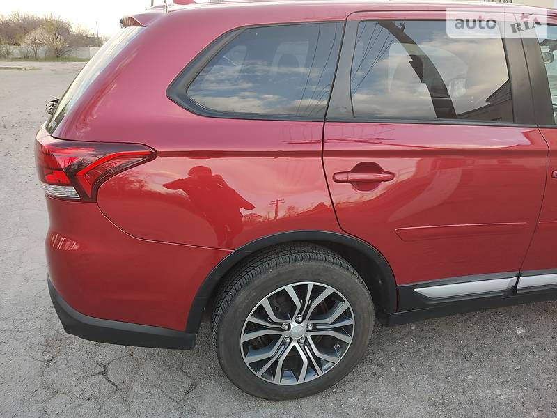 Позашляховик / Кросовер Mitsubishi Outlander 2015 в Новомосковську