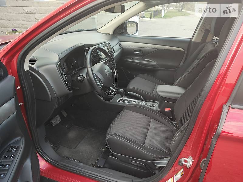 Позашляховик / Кросовер Mitsubishi Outlander 2015 в Новомосковську