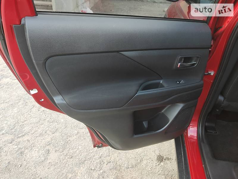 Позашляховик / Кросовер Mitsubishi Outlander 2015 в Новомосковську