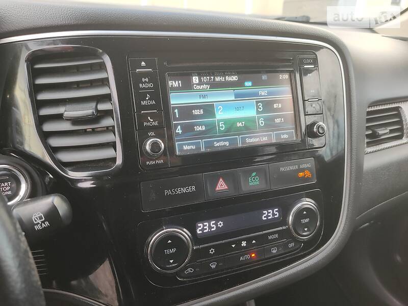 Позашляховик / Кросовер Mitsubishi Outlander 2015 в Новомосковську