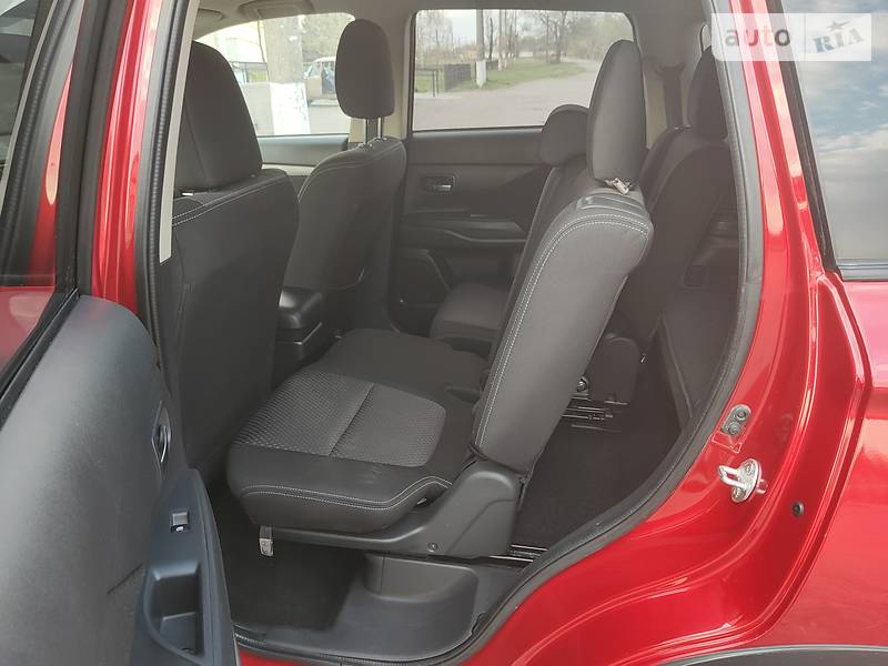 Позашляховик / Кросовер Mitsubishi Outlander 2015 в Новомосковську