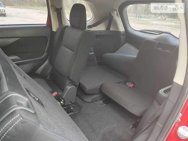 Позашляховик / Кросовер Mitsubishi Outlander 2015 в Новомосковську