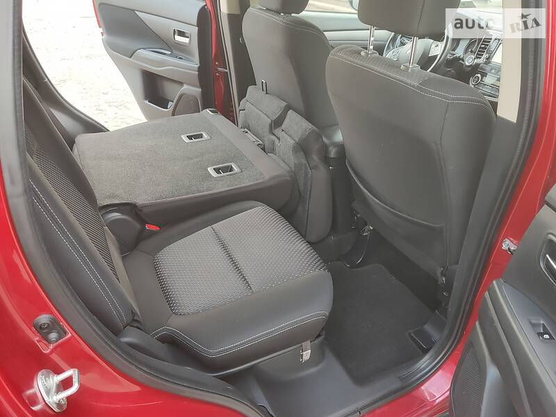 Позашляховик / Кросовер Mitsubishi Outlander 2015 в Новомосковську