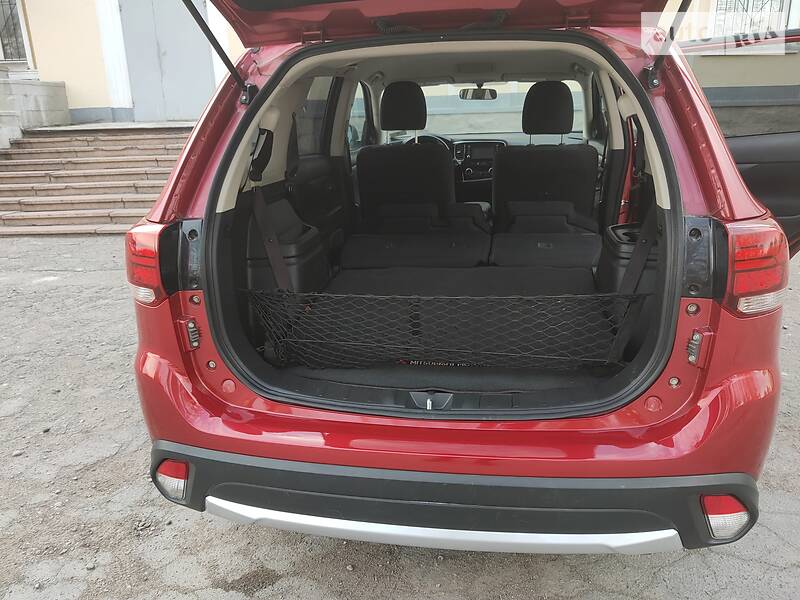 Позашляховик / Кросовер Mitsubishi Outlander 2015 в Новомосковську