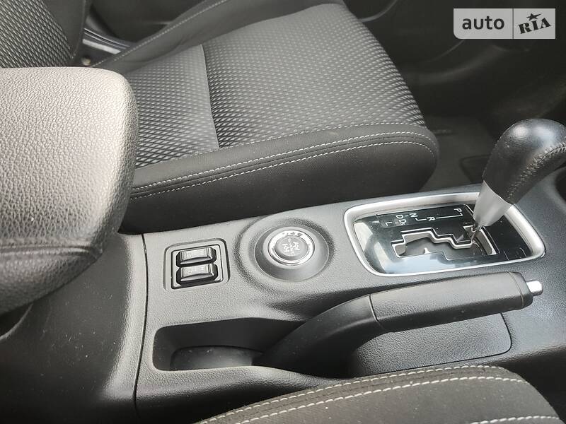 Позашляховик / Кросовер Mitsubishi Outlander 2015 в Новомосковську