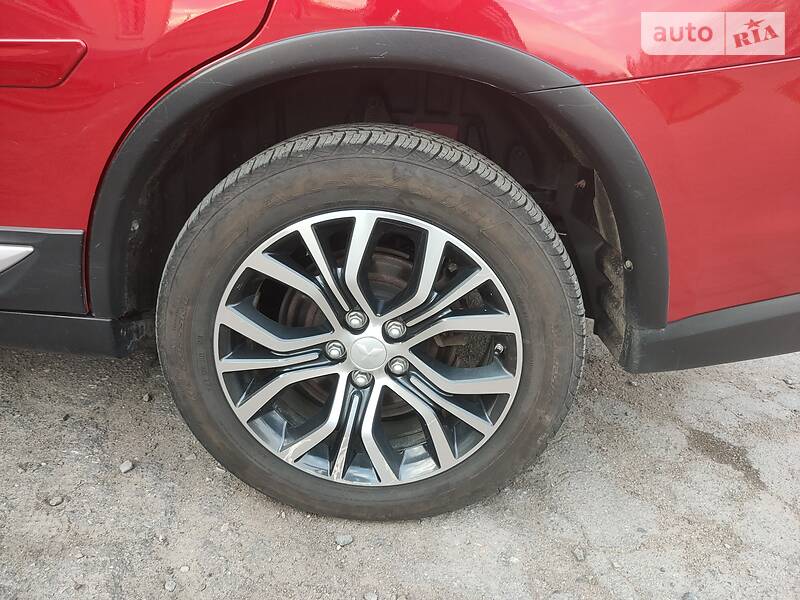 Позашляховик / Кросовер Mitsubishi Outlander 2015 в Новомосковську
