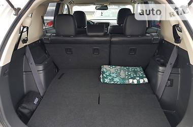 Позашляховик / Кросовер Mitsubishi Outlander 2016 в 