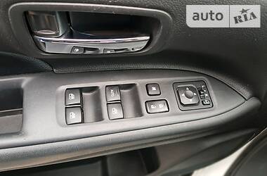 Позашляховик / Кросовер Mitsubishi Outlander 2016 в 