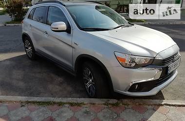 Внедорожник / Кроссовер Mitsubishi Outlander 2016 в 