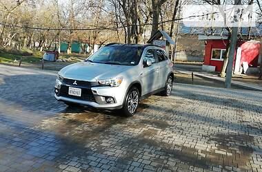 Внедорожник / Кроссовер Mitsubishi Outlander 2016 в 