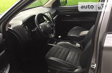 Позашляховик / Кросовер Mitsubishi Outlander 2018 в 