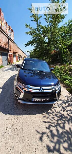 Внедорожник / Кроссовер Mitsubishi Outlander 2017 в Хмельницком