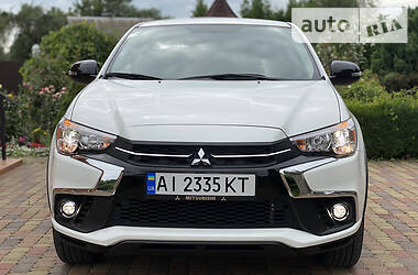 Позашляховик / Кросовер Mitsubishi Outlander 2017 в Києві