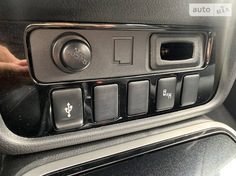 Позашляховик / Кросовер Mitsubishi Outlander 2019 в Києві