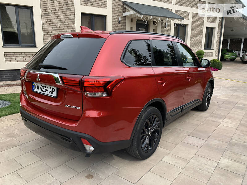 Позашляховик / Кросовер Mitsubishi Outlander 2019 в Києві