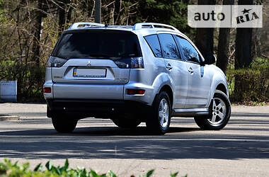 Внедорожник / Кроссовер Mitsubishi Outlander 2010 в 