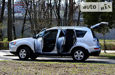 Внедорожник / Кроссовер Mitsubishi Outlander 2010 в 