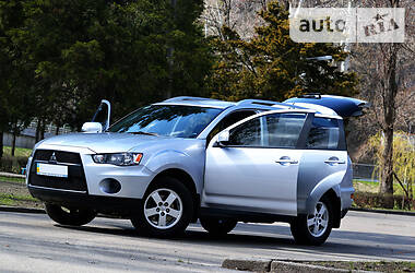 Внедорожник / Кроссовер Mitsubishi Outlander 2010 в 