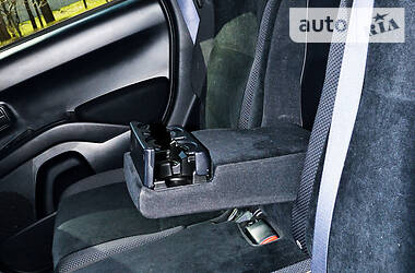 Внедорожник / Кроссовер Mitsubishi Outlander 2010 в 
