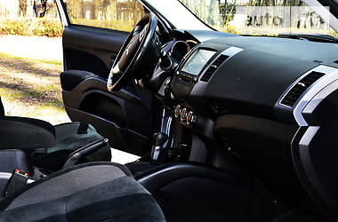 Внедорожник / Кроссовер Mitsubishi Outlander 2010 в 