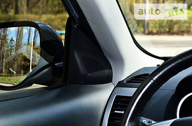 Внедорожник / Кроссовер Mitsubishi Outlander 2010 в 