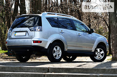 Внедорожник / Кроссовер Mitsubishi Outlander 2010 в 