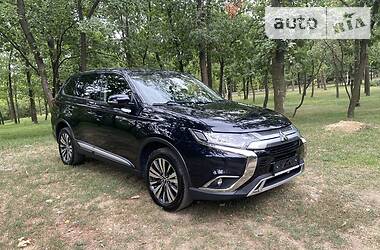 Внедорожник / Кроссовер Mitsubishi Outlander 2019 в Запорожье