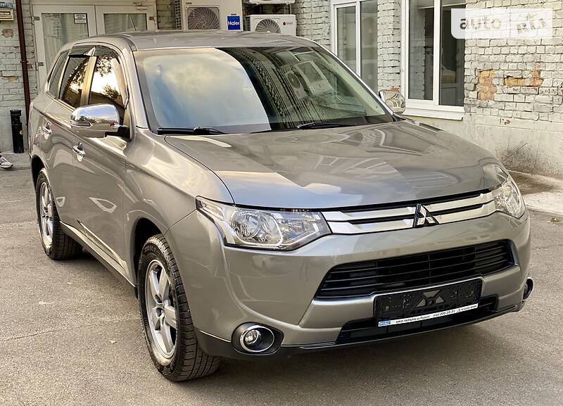 Внедорожник / Кроссовер Mitsubishi Outlander 2014 в Киеве