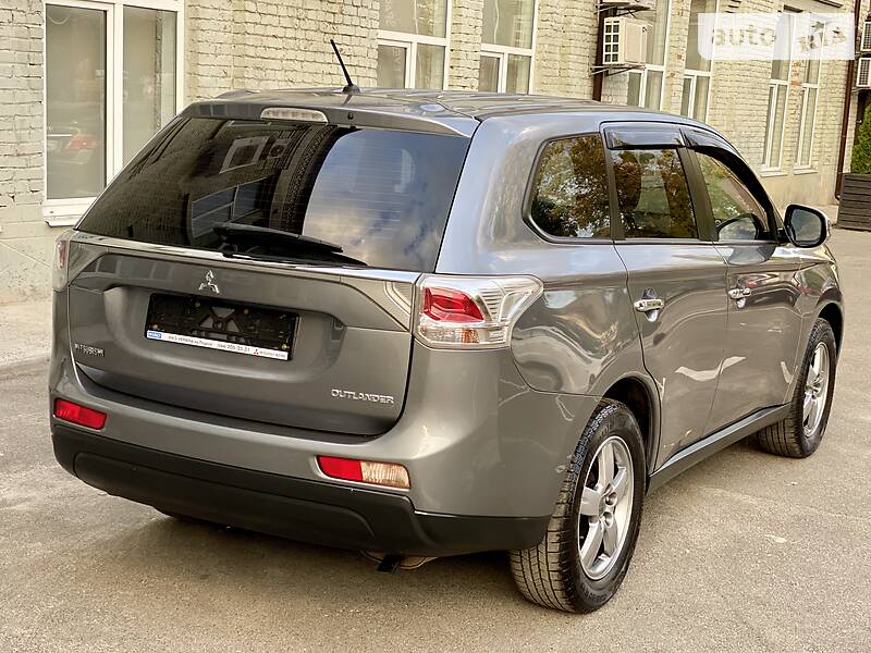 Внедорожник / Кроссовер Mitsubishi Outlander 2014 в Киеве
