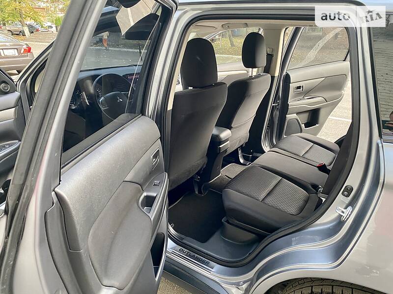 Внедорожник / Кроссовер Mitsubishi Outlander 2014 в Киеве