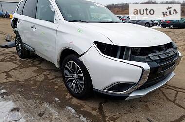 Позашляховик / Кросовер Mitsubishi Outlander 2017 в Києві