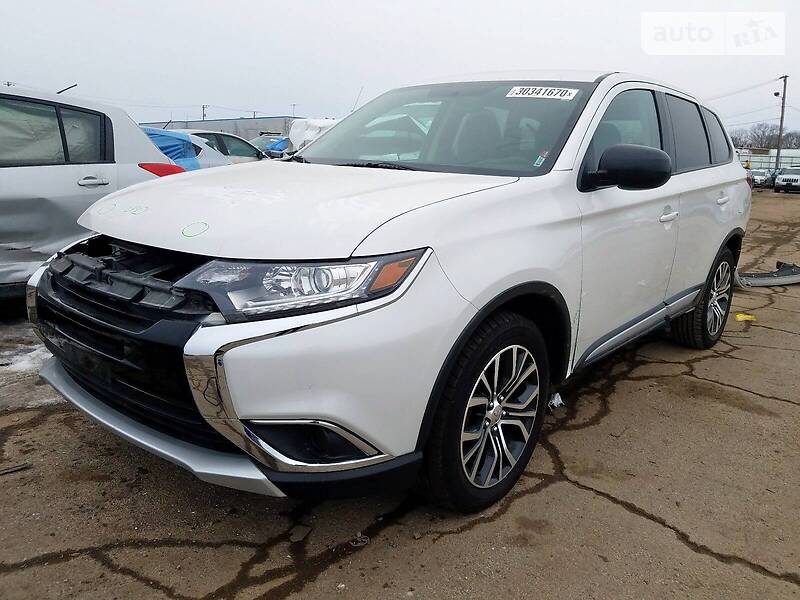 Внедорожник / Кроссовер Mitsubishi Outlander 2017 в Киеве