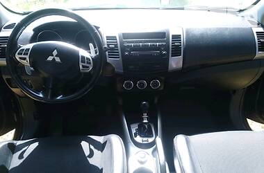 Внедорожник / Кроссовер Mitsubishi Outlander 2010 в 