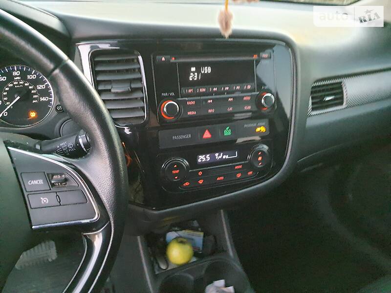 Внедорожник / Кроссовер Mitsubishi Outlander 2016 в Днепре