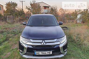 Позашляховик / Кросовер Mitsubishi Outlander 2016 в Дніпрі