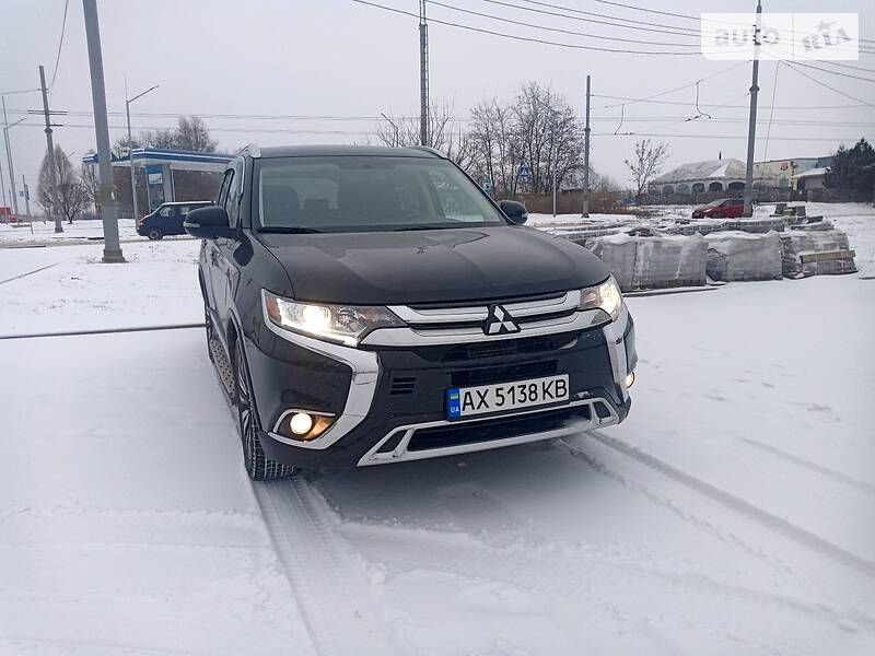 Внедорожник / Кроссовер Mitsubishi Outlander 2019 в Харькове