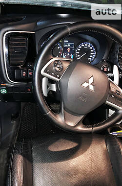 Внедорожник / Кроссовер Mitsubishi Outlander 2013 в Голой Пристани