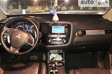 Внедорожник / Кроссовер Mitsubishi Outlander 2013 в Голой Пристани