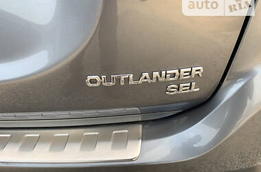 Позашляховик / Кросовер Mitsubishi Outlander 2016 в Рівному