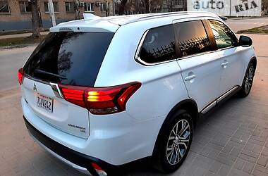 Внедорожник / Кроссовер Mitsubishi Outlander 2016 в Мариуполе