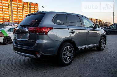 Внедорожник / Кроссовер Mitsubishi Outlander 2017 в Львове