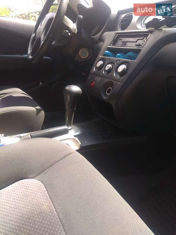 Позашляховик / Кросовер Mitsubishi Outlander 2005 в Києві