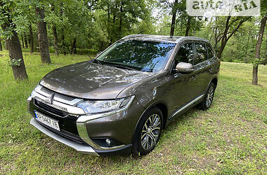 Позашляховик / Кросовер Mitsubishi Outlander 2016 в Запоріжжі