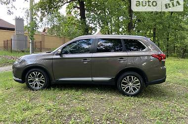 Позашляховик / Кросовер Mitsubishi Outlander 2016 в Запоріжжі