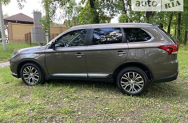 Позашляховик / Кросовер Mitsubishi Outlander 2016 в Запоріжжі