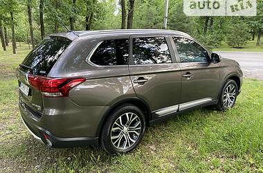 Позашляховик / Кросовер Mitsubishi Outlander 2016 в Запоріжжі