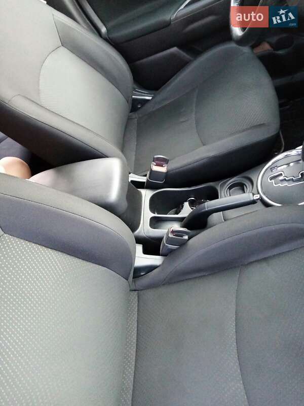 Позашляховик / Кросовер Mitsubishi Outlander 2013 в Кілії