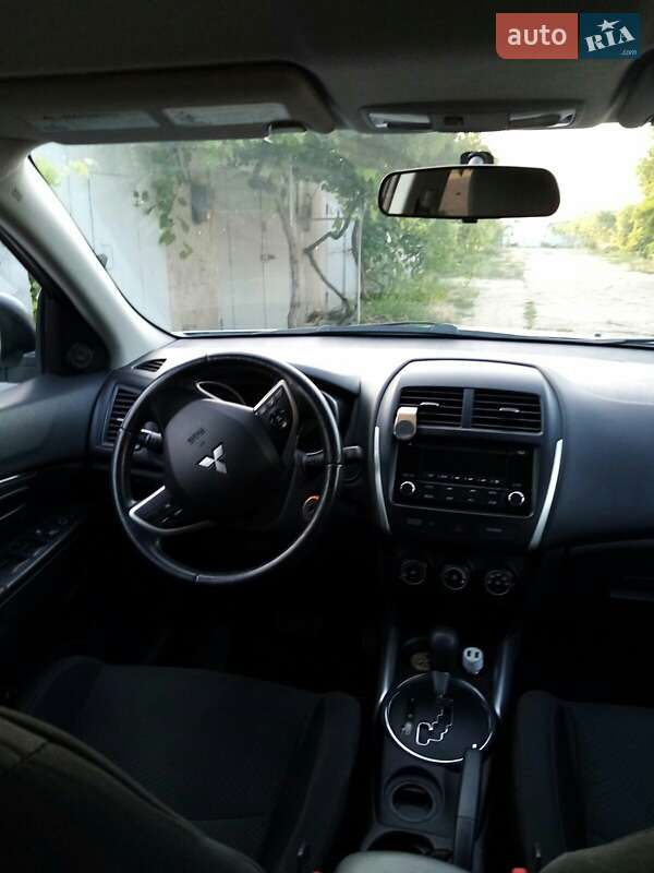 Позашляховик / Кросовер Mitsubishi Outlander 2013 в Кілії