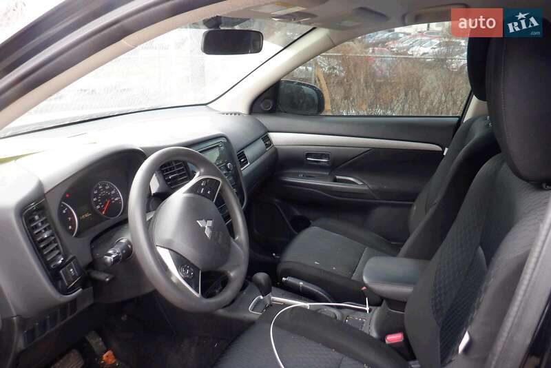 Позашляховик / Кросовер Mitsubishi Outlander 2013 в Кривому Розі