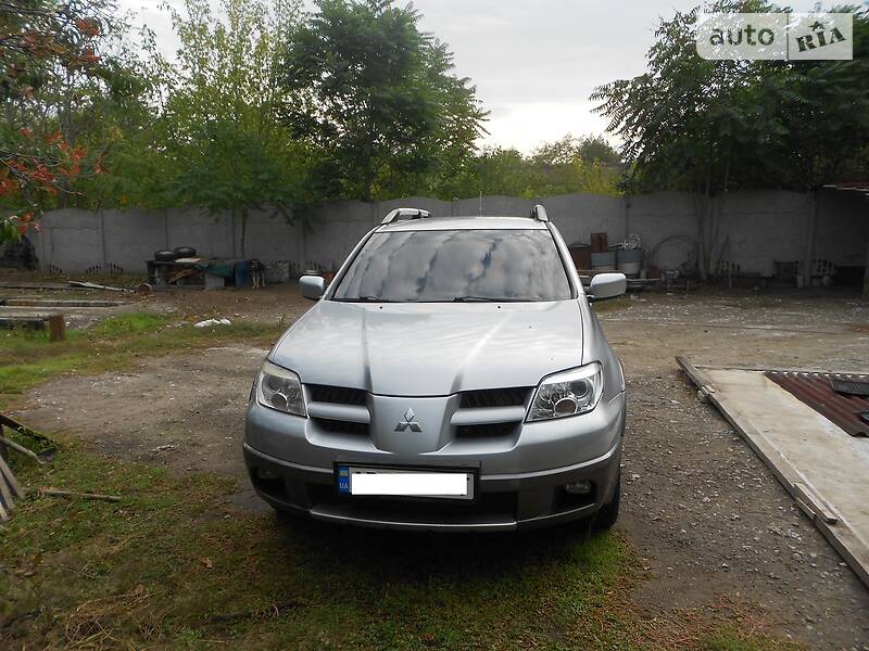 Позашляховик / Кросовер Mitsubishi Outlander 2005 в 
